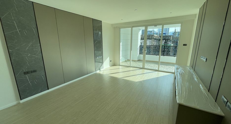 For rent 2 bedrooms apartment in Watthana, Bangkok