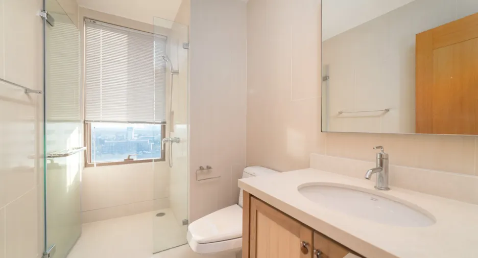 For rent 2 bedrooms condo in Khlong Toei, Bangkok