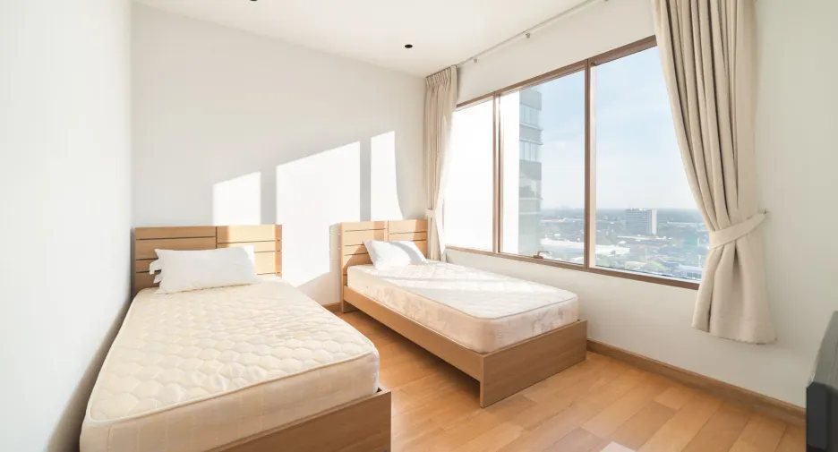 For rent 2 bedrooms condo in Khlong Toei, Bangkok
