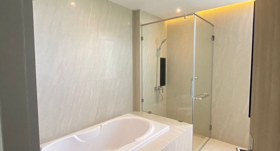 For rent 2 bedrooms apartment in Watthana, Bangkok