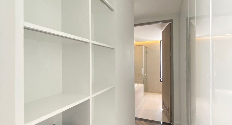 For rent 2 bedrooms apartment in Watthana, Bangkok