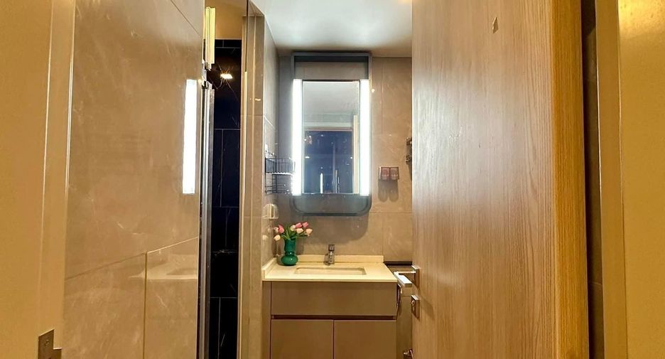 For rent 1 bed condo in Huai Khwang, Bangkok