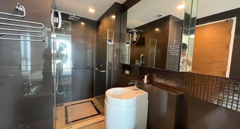 For rent 1 bed condo in Phra Khanong, Bangkok