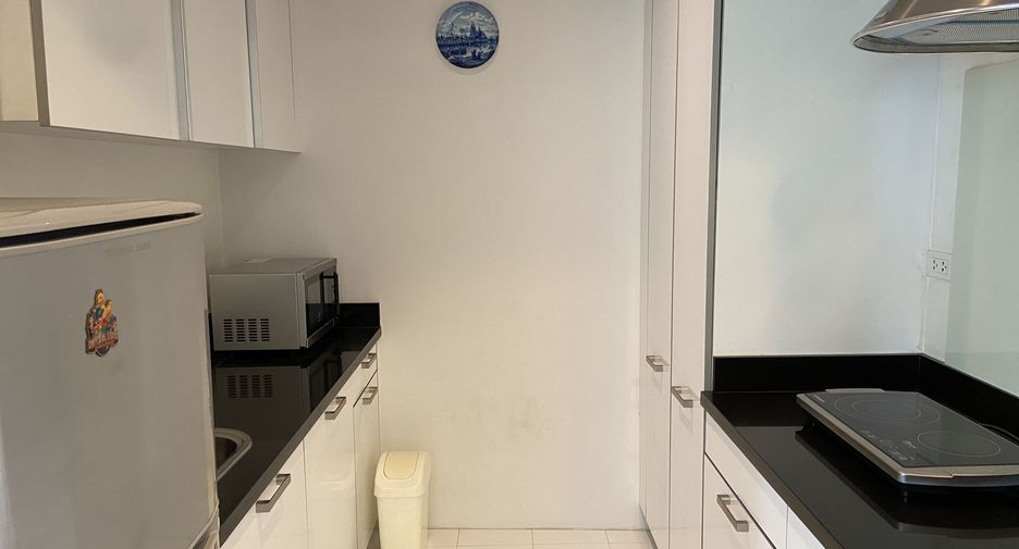 For rent 2 bedrooms condo in Pathum Wan, Bangkok