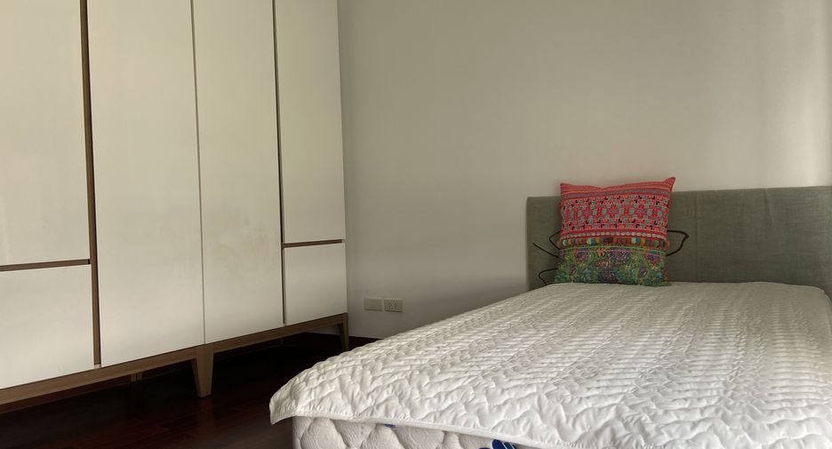 For rent 2 bedrooms condo in Pathum Wan, Bangkok
