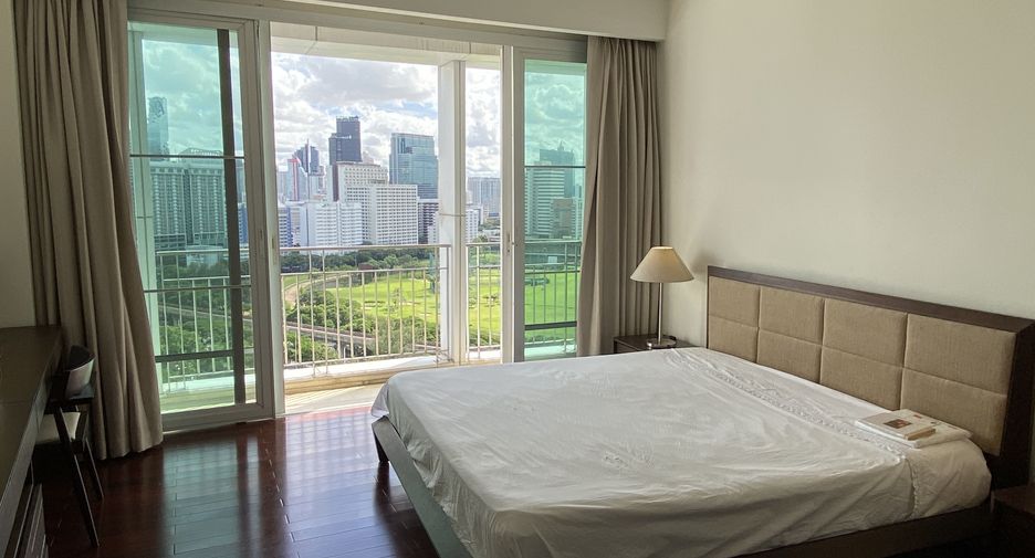 For rent 2 bedrooms condo in Pathum Wan, Bangkok