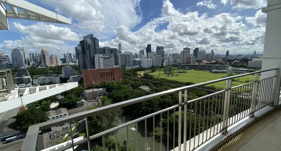 For rent 2 bedrooms condo in Pathum Wan, Bangkok