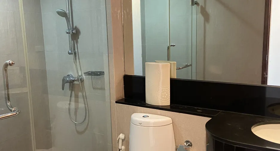 For rent 2 bedrooms condo in Pathum Wan, Bangkok
