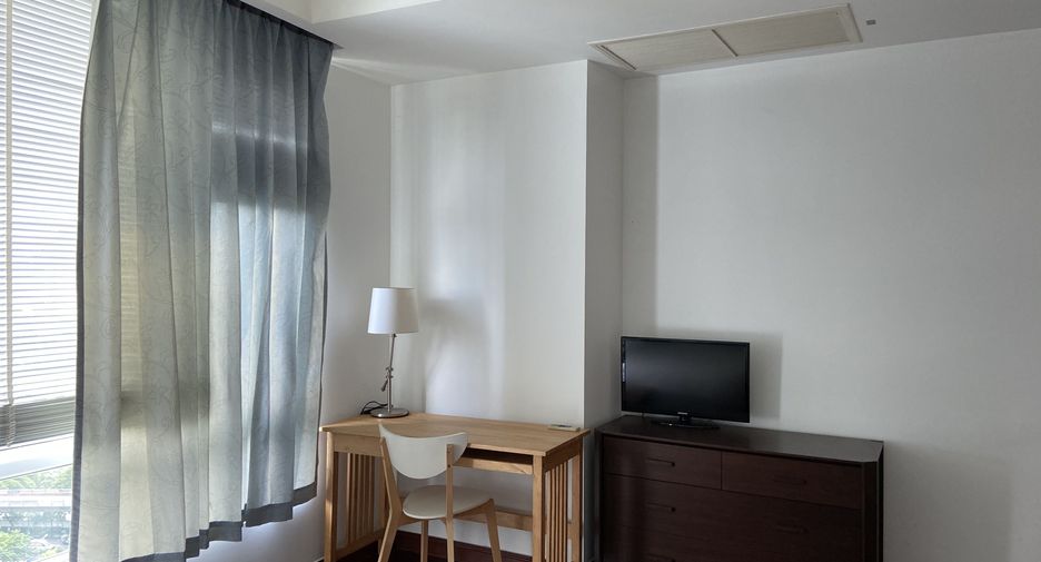 For rent 2 bedrooms condo in Pathum Wan, Bangkok