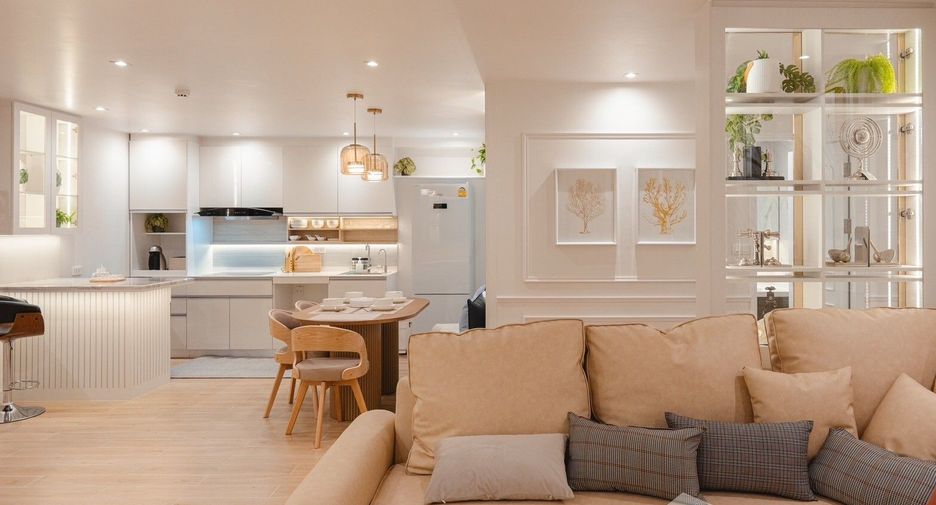 For rent 3 bedrooms condo in Yan Nawa, Bangkok