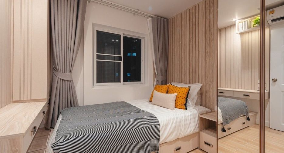 For rent 3 bedrooms condo in Yan Nawa, Bangkok