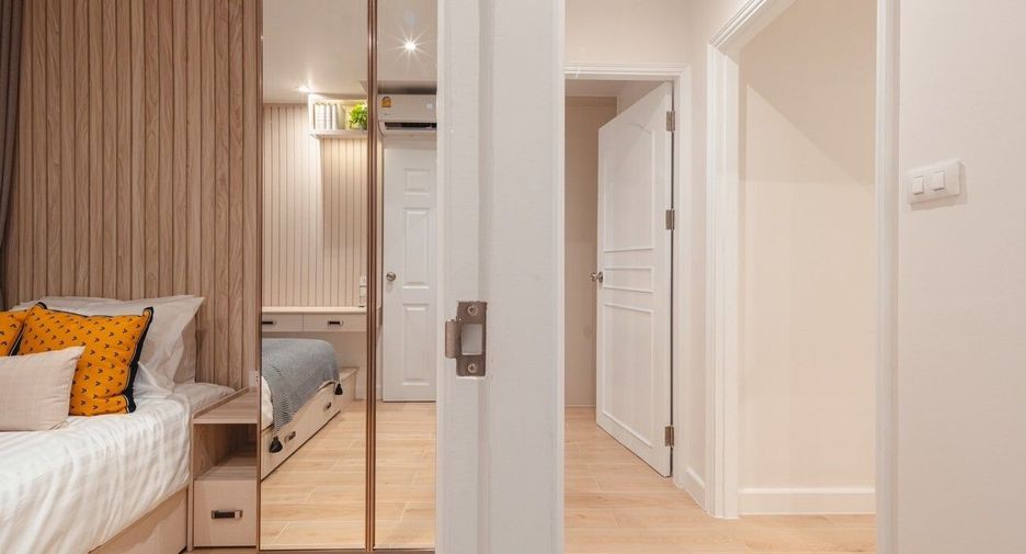For rent 3 bedrooms condo in Yan Nawa, Bangkok