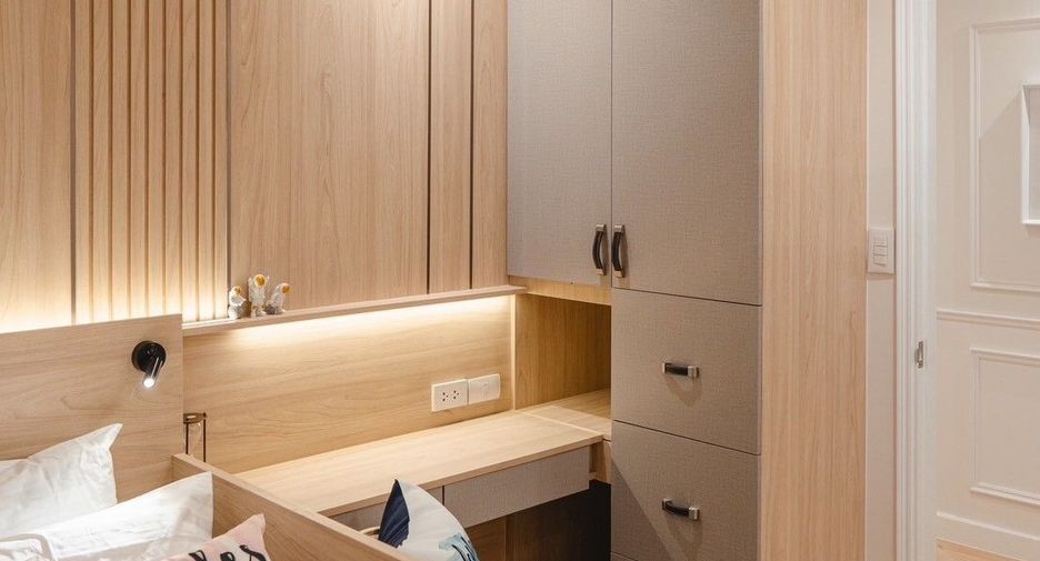 For rent 3 bedrooms condo in Yan Nawa, Bangkok