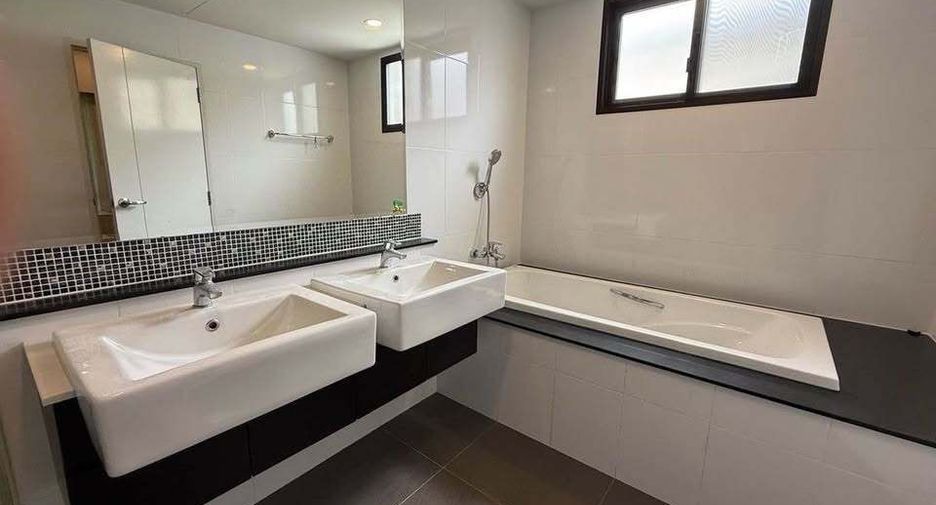 For rent 4 bedrooms house in Prawet, Bangkok