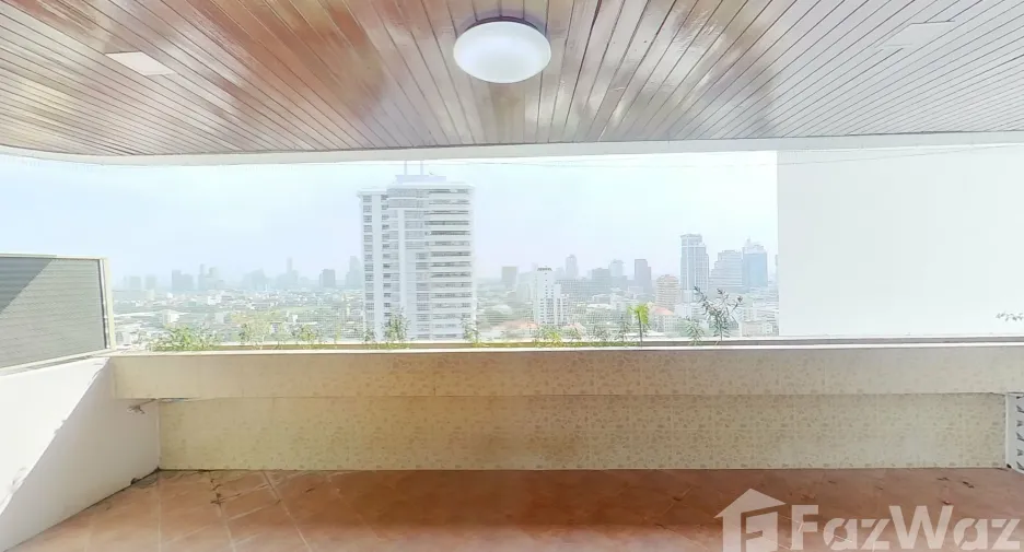 For rent 4 bedrooms condo in Watthana, Bangkok