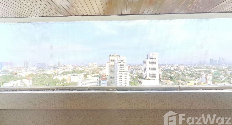 For rent 4 bedrooms condo in Watthana, Bangkok