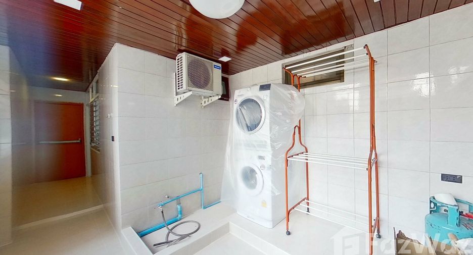 For rent 4 bedrooms condo in Watthana, Bangkok