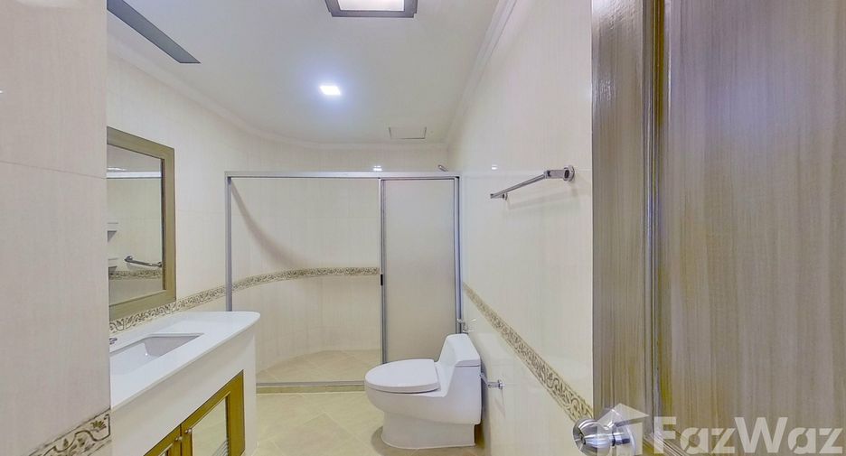 For rent 4 bedrooms condo in Watthana, Bangkok