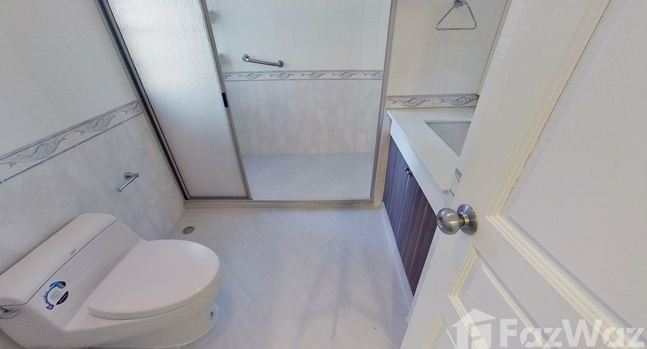 For rent 4 bedrooms condo in Watthana, Bangkok