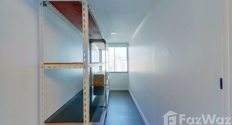 For rent 4 bedrooms condo in Watthana, Bangkok