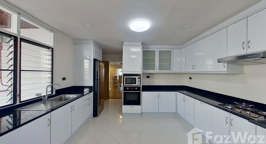 For rent 4 bedrooms condo in Watthana, Bangkok