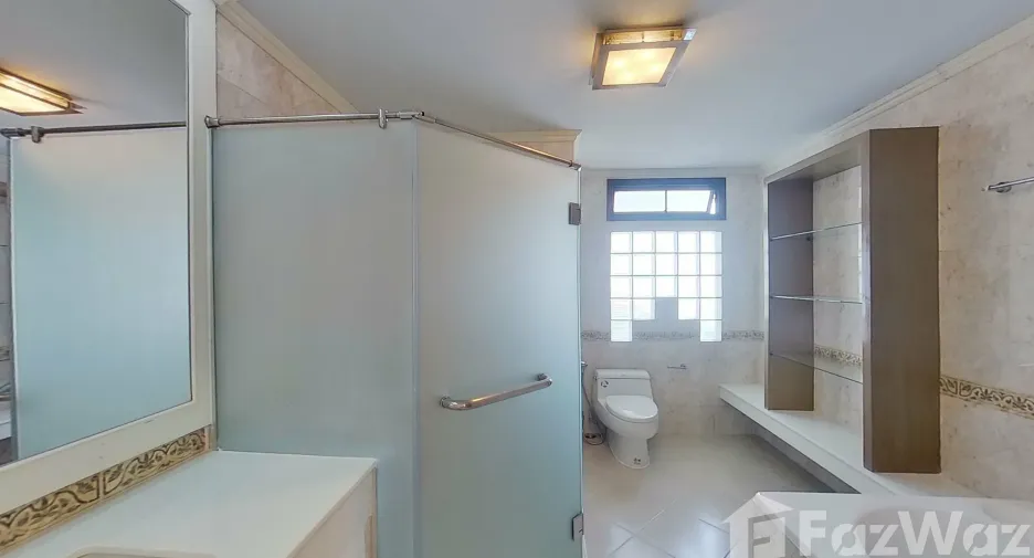 For rent 4 bedrooms condo in Watthana, Bangkok