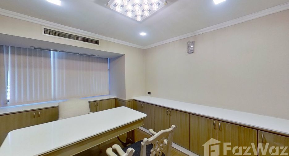 For rent 4 bedrooms condo in Watthana, Bangkok