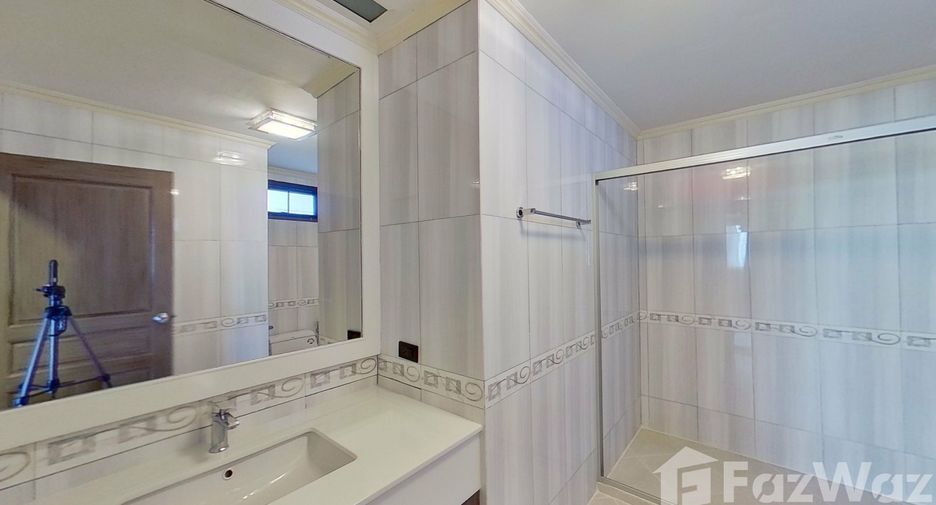 For rent 4 bedrooms condo in Watthana, Bangkok