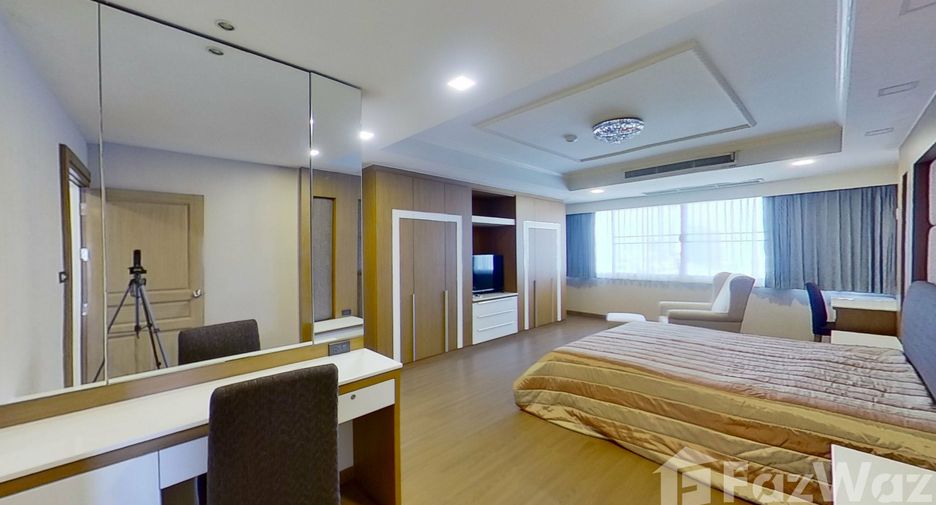 For rent 4 bedrooms condo in Watthana, Bangkok