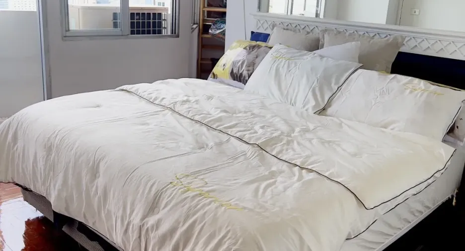 For rent 3 bedrooms condo in Watthana, Bangkok