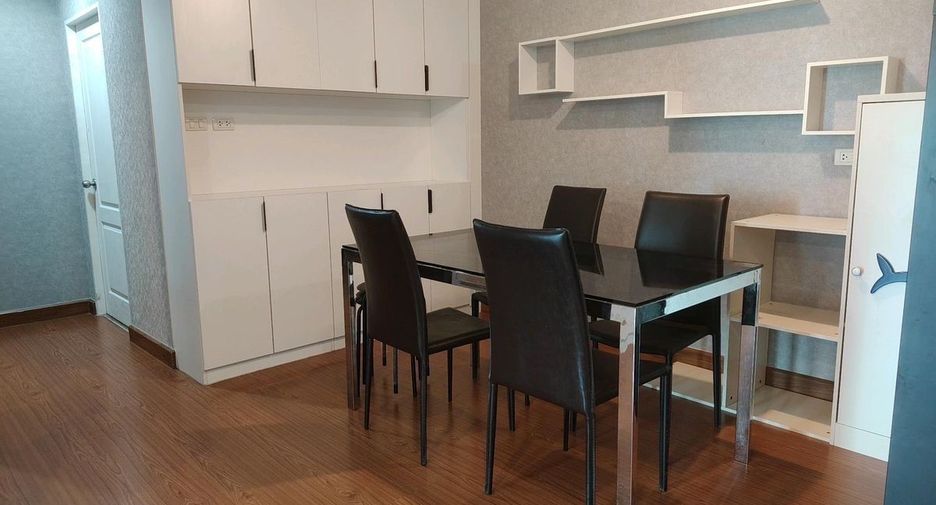 For rent 2 bedrooms condo in Huai Khwang, Bangkok
