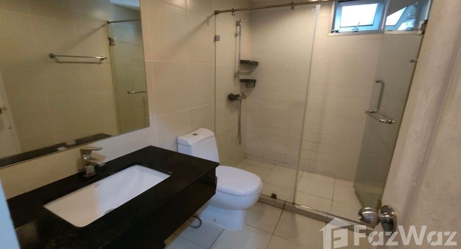 For rent 2 bedrooms condo in Huai Khwang, Bangkok
