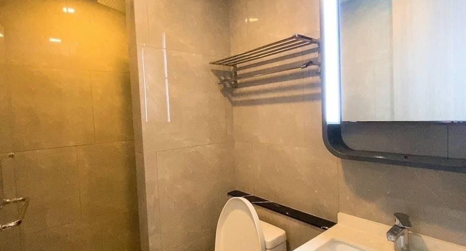 For rent 2 bedrooms condo in Huai Khwang, Bangkok