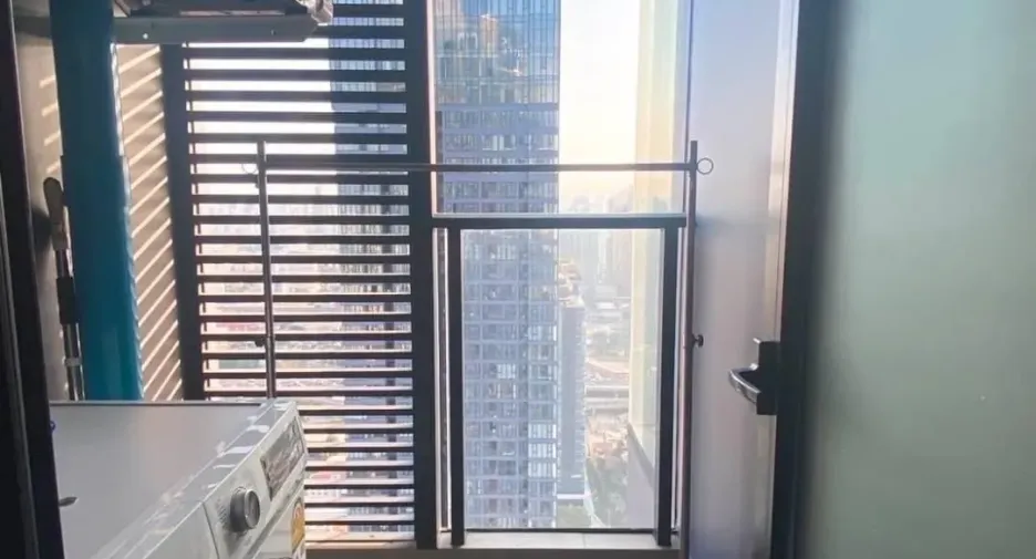 For rent 2 bedrooms condo in Huai Khwang, Bangkok