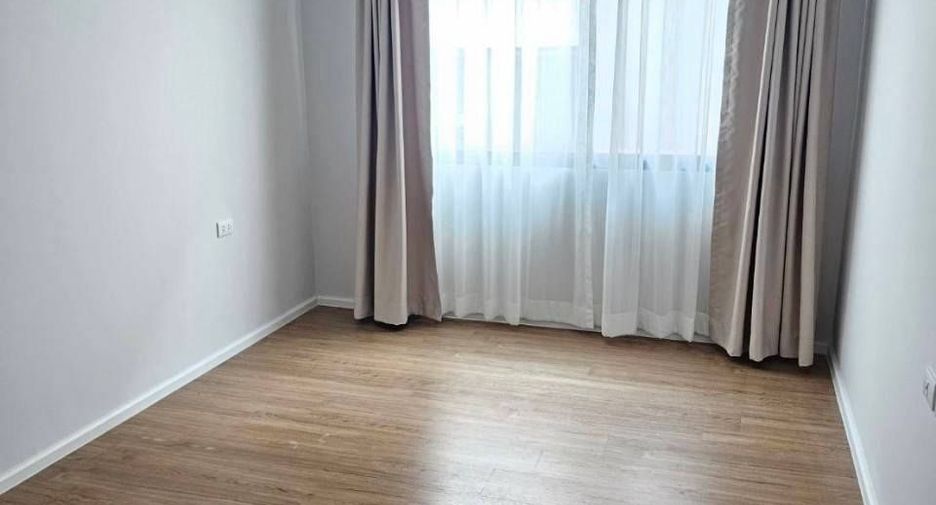 For rent 3 bedrooms townhouse in Saphan Sung, Bangkok