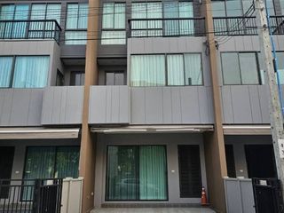 Reihenhaus zur Miete mit 3 Zimmer in Saphan Sung, Bangkok