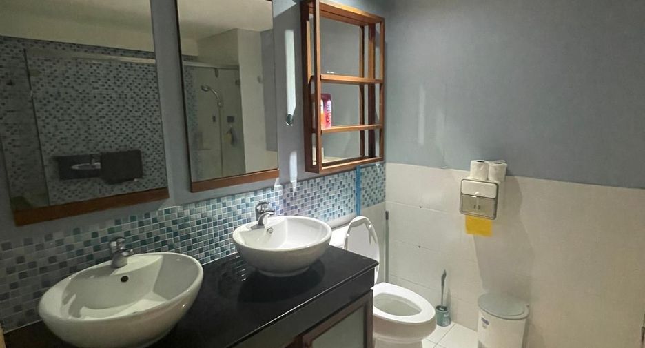 For rent 2 bedrooms condo in Phra Khanong, Bangkok