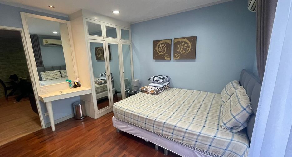 For rent 2 bedrooms condo in Phra Khanong, Bangkok