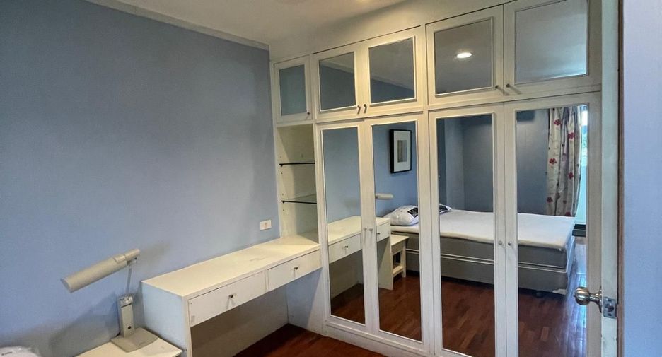 For rent 2 bedrooms condo in Phra Khanong, Bangkok