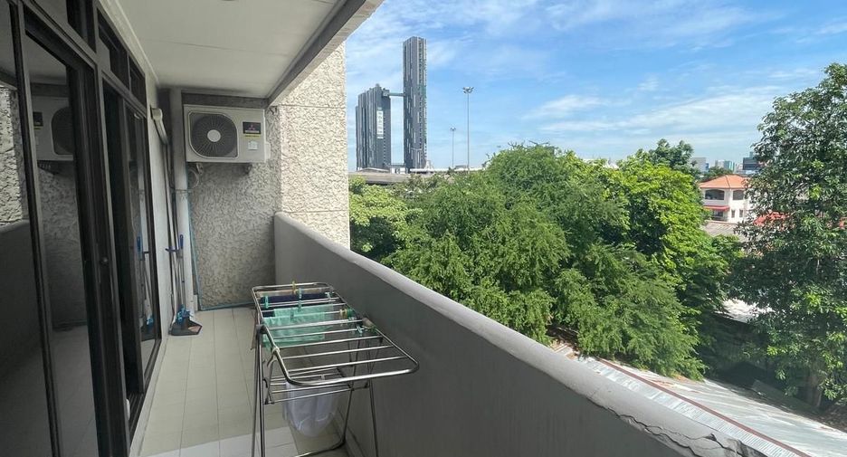 For rent 2 bedrooms condo in Phra Khanong, Bangkok