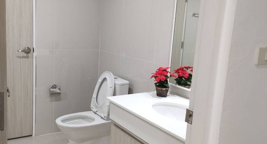 For rent 3 bedrooms condo in Watthana, Bangkok