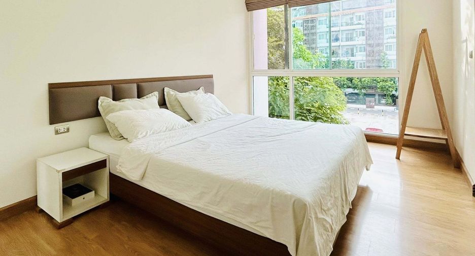 For rent 1 bed condo in Phra Khanong, Bangkok