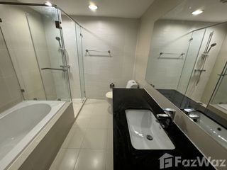 For rent 3 bedrooms condo in Huai Khwang, Bangkok