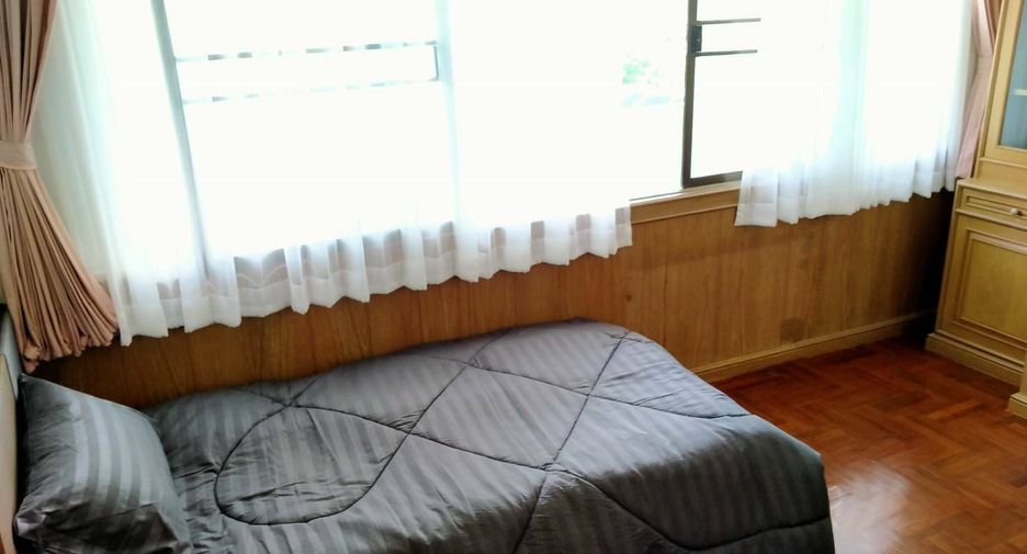 For rent 3 bedrooms condo in Watthana, Bangkok
