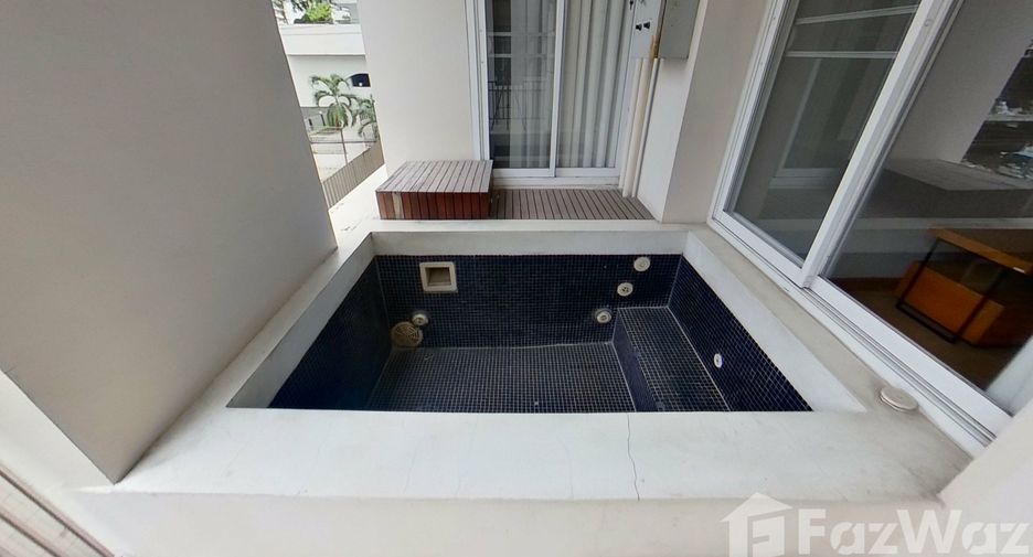 For rent 2 bedrooms apartment in Watthana, Bangkok