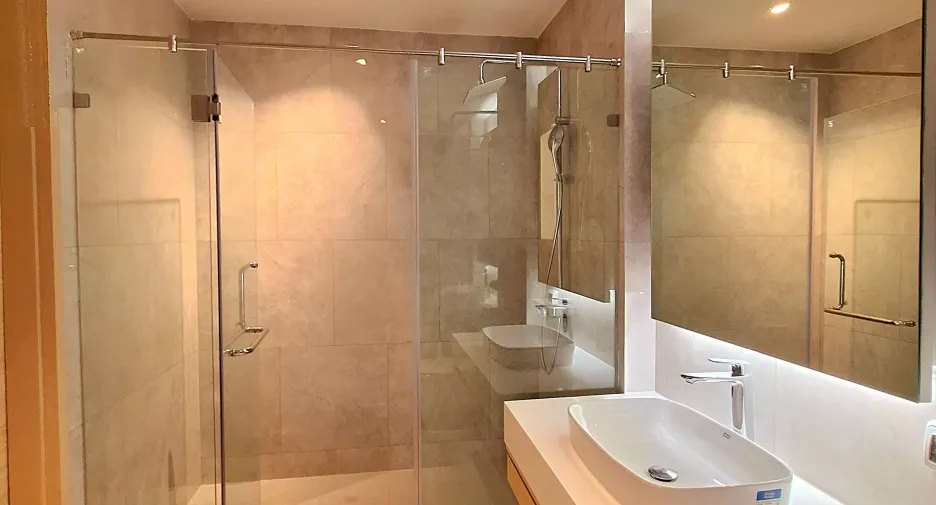 For rent 3 bedrooms condo in Mueang Samut Prakan, Samut Prakan