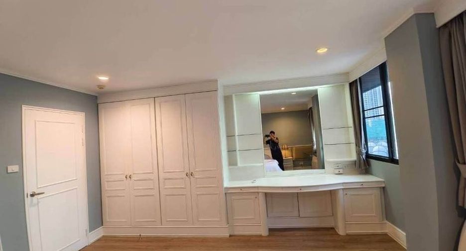 For rent 2 bedrooms condo in Sathon, Bangkok