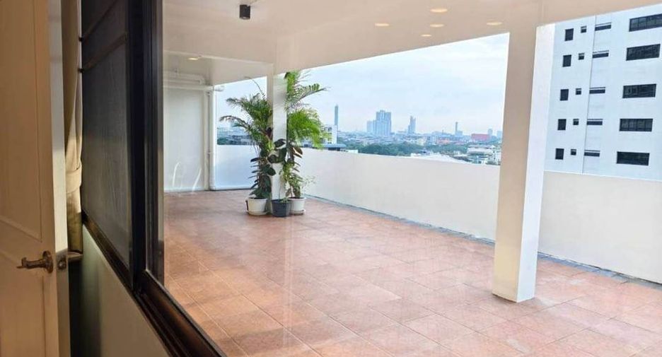 For rent 2 bedrooms condo in Sathon, Bangkok