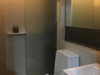 Аренда 2 спальни кондо в Пхра Кханонг, Бангкок