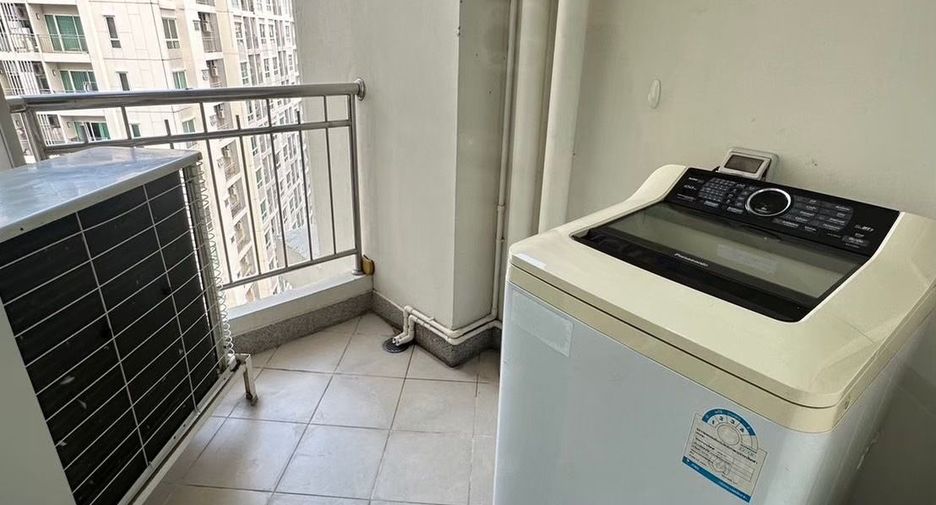 For rent 2 bedrooms condo in Huai Khwang, Bangkok